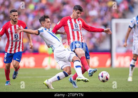 8 ottobre 2023; Metropolitano Stadium, Madrid, Spagna, spagnolo la Liga Football, Atletico Madrid contro Real Sociedad; Morata e Zubeldia Foto Stock