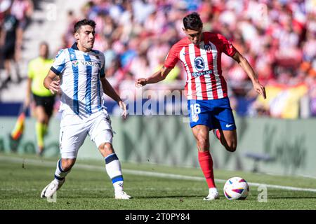 8 ottobre 2023; Metropolitano Stadium, Madrid, Spagna, la Liga calcio spagnola, Atletico Madrid contro Real Sociedad; Molina e Barrenetxea Foto Stock