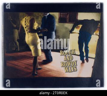 Bob Dylan - Rough Ways e Rowdy Ways - custodia CD su sfondo bianco Foto Stock