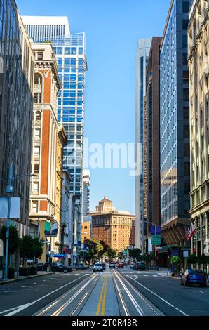 Vista classica del centro di San Francisco da California Street, Stati Uniti Foto Stock