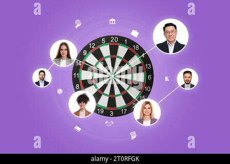 Destinatari. Freccette circondate da foto di potenziali clienti collegati tra loro e icone su sfondo viola Foto Stock