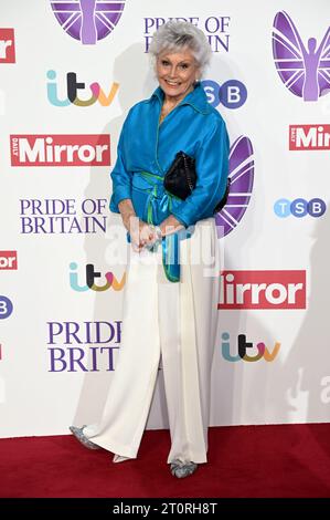 Londra, Regno Unito. 8 ottobre 2023. Angela Rippon arriva al Pride of Britain Awards 2023, Grosvenor House Hotel, Londra. Credito: Doug Peters/EMPICS/Alamy Live News Foto Stock