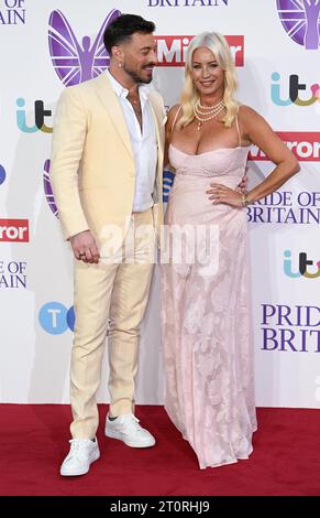 Londra, Regno Unito. 8 ottobre 2023. Duncan James e Denise van Outen arrivano al Pride of Britain Awards 2023, Grosvenor House Hotel, Londra. Credito: Doug Peters/EMPICS/Alamy Live News Foto Stock