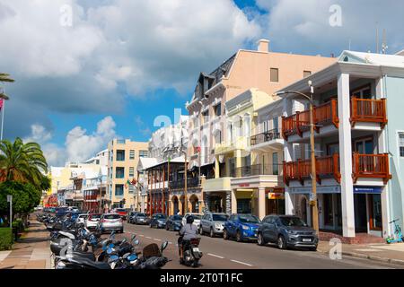 Front Street edifici commerciali storici nel centro di Hamilton, nelle Bermuda. Hamilton è la capitale delle Bermuda. Foto Stock