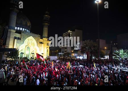 Teheran, Teheran, Iran. 7 ottobre 2023. Una celebrazione dell'Iran pro-Palestina nel centro di Teheran, Iran. Il gruppo palestinese Hamas lanciò un attacco contro Israele il 7 ottobre 2023 con molti morti, ostaggi presi e combattimenti infuriati dopo un assalto a sorpresa che includeva uomini armati che entravano nelle città israeliane dopo una raffica di razzi sparati dalla Striscia di Gaza. (Immagine di credito: © Sobhan Farajvan/Pacific Press via ZUMA Press Wire) SOLO USO EDITORIALE! Non per USO commerciale! Foto Stock