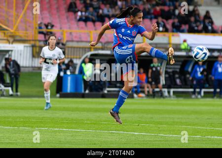 Bogotà, Colombia. 8 ottobre 2023. Mariana Morales del Club Universidad de Chile durante la fase a gironi tra il Club Olimpia (1) e il Club Universidad de Chile (2) durante la Copa Libertadores Femenina, a Bogotà, Colombia, 8 ottobre 2023. Foto di: Chepa Beltran/Long Visual Press Credit: Long Visual Press/Alamy Live News Foto Stock