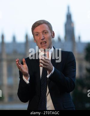 Londra, Regno Unito. 9 ottobre 2023. Il ministro del governo locale Lee Rowley è visto a Westminster mentre appare negli spettacoli della colazione. Credito: Tayfun salci / Alamy Live News Foto Stock