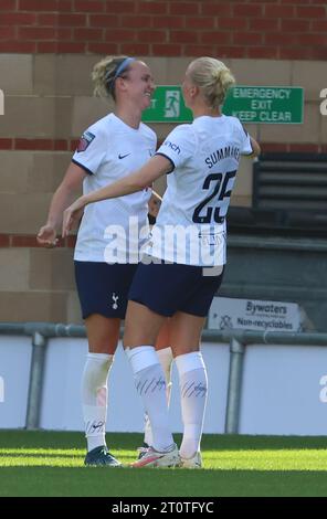 Martha Thomas di Tottenham Hotspur Women celebra il suo obiettivo con Eveliina Summanen di Tottenham Hotspur Women durante la fa Women's Super League socc Foto Stock