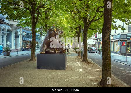 BADEN-BADEN, BADEN-WUERTTEMBERG, GERMANIA - CIRCA AGOSTO 2023: La Sophienstrasse di Baden-Baden, Germania. Foto Stock