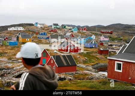 Vista sul piccolo villaggio di Itilleq, Groenlandia. Foto Stock