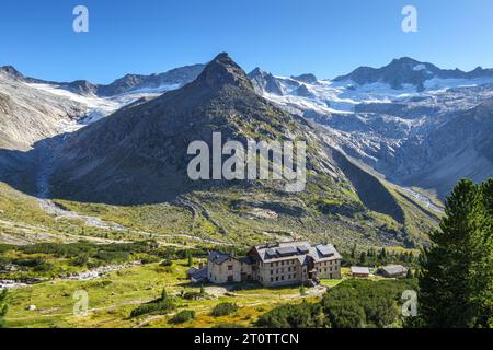 Il rifugio Berliner Hütte nelle Alpi dello Zillertal. Valli glaciali. Tirolo. Austria. Europa. Foto Stock