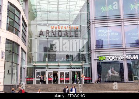 Manchester Inghilterra e vista esterna del centro commerciale Arndale nel centro della città, Inghilterra, Regno Unito, 2023 Foto Stock