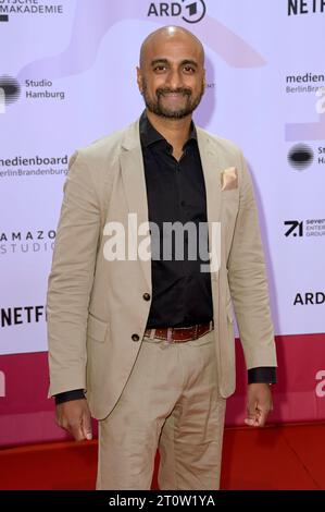 Murali Perumal bei der 24. Verleihung der First Steps Awards im Theater des Westens. Berlino, 08.10.2023 *** murali Perumal alla cerimonia dei 24 First Steps Awards al Theater des Westens Berlin, 08 10 2023 foto:XF.xKernx/xFuturexImagex Fist Steps 3108 Credit: Imago/Alamy Live News Foto Stock