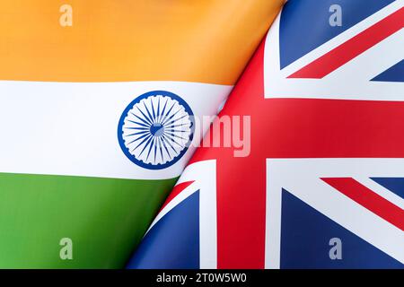 Bandiera nazionale del Regno Unito Gran Bretagna , Union Jack con bandiera nazionale della Repubblica dell'India. contesto Foto Stock