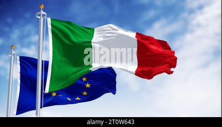 Bandiera nazionale d'Italia che sventola al vento con la bandiera dell'Unione europea in una giornata limpida. rendering dell'illustrazione 3d. Tessuto ondulato Foto Stock