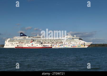 La nave da crociera Norwegian Cruise Line NORWEGIAN STAR parte dal porto di Southampton Regno Unito, destinazione: Cobh, Irlanda. Foto Stock