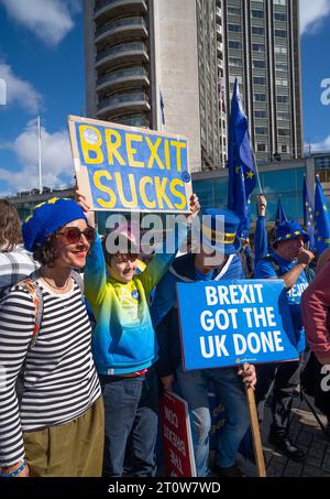 Londra, Regno Unito. 23 settembre 2023. I sostenitori pro-UE che manifestano segnali di protesta alla manifestazione anti-Brexit National Rejoin March a Londra, chiedendo al Regno Unito di rientrare nell'Unione europea. Foto Stock