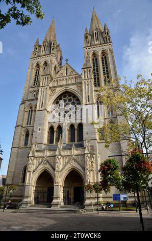 Cattedrale di Truro nella contea di Cornovaglia. Costruito tra il 1880 e il 1910, in stile neogotico e progettato da J L Pearson Foto Stock