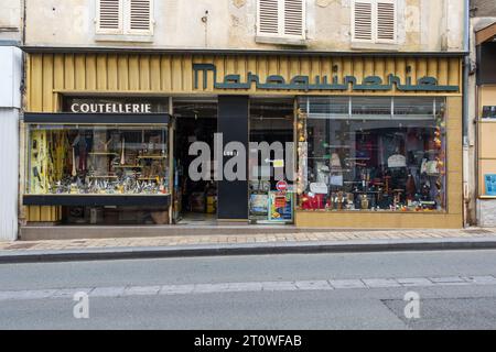 Città di mercato di la Chatre nel sud-est del dipartimento di Indre, Francia Foto Stock