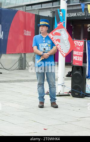 Liverpool, Regno Unito. 9 ottobre 2023. I manifestanti e la conferenza del partito laburista al di fuori del partito il secondo giorno presso l'arena e il centro conferenze della M&S Bank. (Terry Scott / SPP) credito: SPP Sport Press Photo. /Alamy Live News Foto Stock