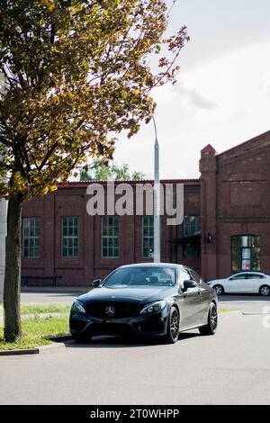 Minsk, Bielorussia, ottobre 2023 - Mercedes Benz al parcheggio. macchina costosa Foto Stock