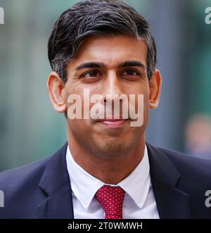 9 ottobre 2023, Londra, Inghilterra, Regno Unito: Il primo ministro britannico RISHI SUNAK è visto arrivare alla BBC mentre appare nello show Jeremy Vine. (Immagine di credito: © Tayfun salci/ZUMA Press Wire) SOLO USO EDITORIALE! Non per USO commerciale! Foto Stock