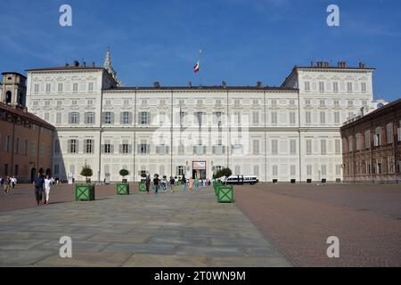 Torino, Piemonte, Italia. 09-30-2023 la facciata del Palazzo reale, una delle Residenze della Casa reale di Savoia Foto Stock