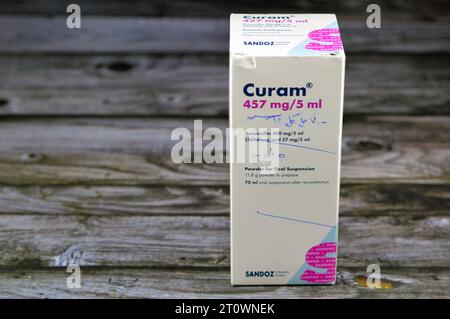 Cairo, Egitto, 1 ottobre 2023: Curam 457 mg per 5 ml (amossilina 400 mg e clavulanato di potassio 57 mg per 5 ml), comb. di antibiotici ad ampio spettro Foto Stock