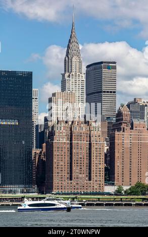 Windsor Tower è l'edificio più meridionale della città Tudor di Fred F. French, un punto di riferimento per lo sviluppo abitativo adiacente alle Nazioni Unite. Foto Stock