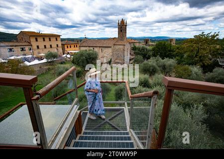 Monteriggioni Toscana Italia settembre 2023 Monteriggioni è un comune italiano della provincia di Siena. Confina con i comuni Foto Stock