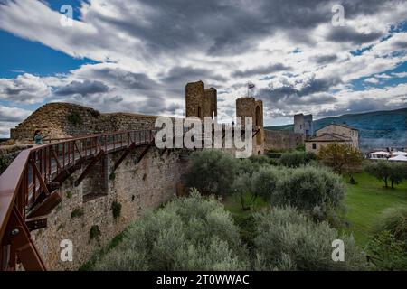 Monteriggioni Toscana Italia settembre 2023 Monteriggioni è un comune italiano della provincia di Siena. Confina con i comuni Foto Stock