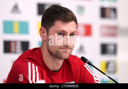 Foto del file datata 27-11-2022 di Ben Davies, che ha rilevato la capitaneria del Galles sperando che l'ascesa del suo club Tottenham ai vertici della Premier League possa beneficiare delle ambizioni dei Dragons a Euro 2024. Data di emissione: Lunedì 9 ottobre 2023. Foto Stock