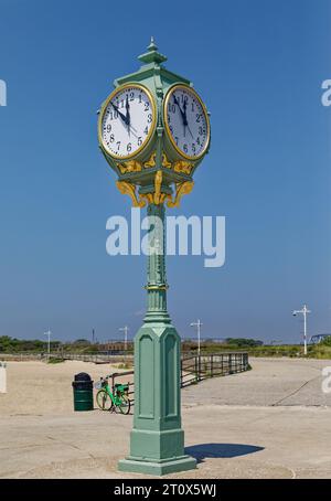 Il National Park Service restaurò il Wise Clock al Jacob Riis Park nel 2019, pochi mesi prima di questa foto. Foto Stock