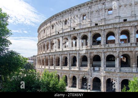 Primo piano di una parte del Colosseo a Roma, Italia, un anfiteatro ellittico nel centro a est del foro Romano Foto Stock