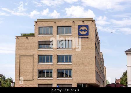 Sede centrale di TeamViewer con logo aziendale, software di manutenzione remota, Bahnhofsplatz Goeppingen, Baden-Wuerttemberg, Germania Foto Stock