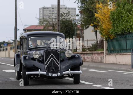 Nero Citroën trazione Guida su strada Foto Stock