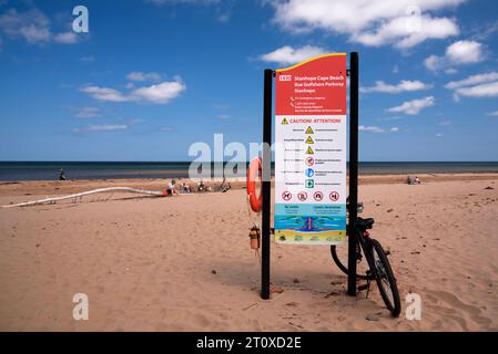 Norme di sicurezza per la spiaggia, a bordo singolo a Stanhope Cape Beach, Isola del Principe Edoardo, Canada. Foto Stock