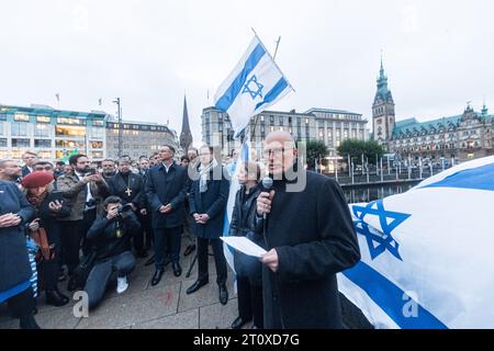 Amburgo, Germania. 9 ottobre 2023. Il sindaco di Amburgo Peter Tschentscher (SPD) parla fianco a fianco in una manifestazione di solidarietà per Israele. Credito: Markus Scholz/dpa/Alamy Live News Foto Stock