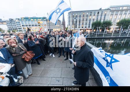Amburgo, Germania. 9 ottobre 2023. Il sindaco di Amburgo Peter Tschentscher (SPD) parla fianco a fianco in una manifestazione di solidarietà per Israele. Credito: Markus Scholz/dpa/Alamy Live News Foto Stock