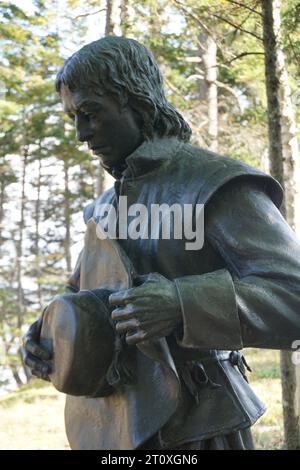 Statua di bronzo sul sentiero interpretativo che si affaccia sull'isola di St Croix, Maine Foto Stock