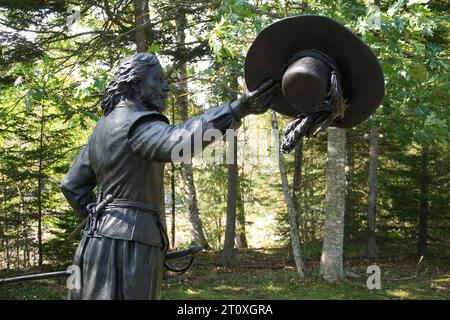 Statua di bronzo sul sentiero interpretativo che si affaccia sull'isola di St Croix, Maine Foto Stock