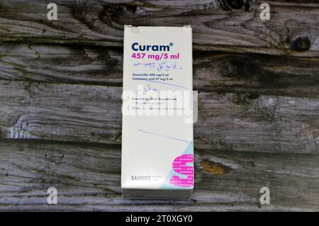 Cairo, Egitto, 1 ottobre 2023: Curam 457 mg per 5 ml (amossilina 400 mg e clavulanato di potassio 57 mg per 5 ml), comb. di antibiotici ad ampio spettro Foto Stock