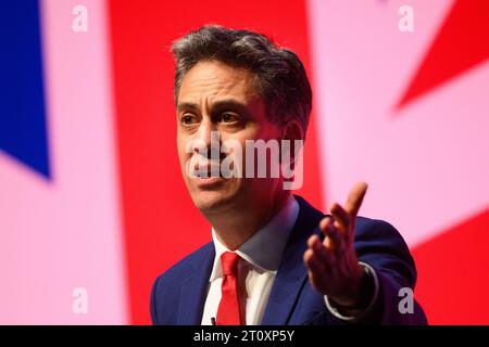 Londra, Regno Unito. 9 ottobre 2023. Ed Miliband parlamentare parla durante la Conferenza del Partito Laburista a Liverpool. Il credito fotografico dovrebbe essere: Matt Crossick/Empics/Alamy Live News Foto Stock