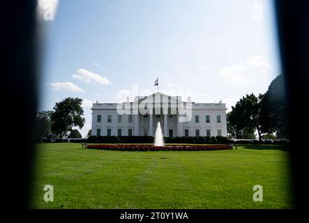 Washington, USA. 9 ottobre 2023. La foto scattata il 9 ottobre 2023 mostra la Casa Bianca a Washington, DC, negli Stati Uniti. La Casa Bianca ha confermato lunedì che nove cittadini statunitensi sono stati uccisi nel conflitto in corso tra Israele e Palestina. Crediti: Liu Jie/Xinhua/Alamy Live News Foto Stock