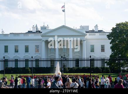 Washington, USA. 9 ottobre 2023. La foto scattata il 9 ottobre 2023 mostra la Casa Bianca a Washington, DC, negli Stati Uniti. La Casa Bianca ha confermato lunedì che nove cittadini statunitensi sono stati uccisi nel conflitto in corso tra Israele e Palestina. Crediti: Liu Jie/Xinhua/Alamy Live News Foto Stock