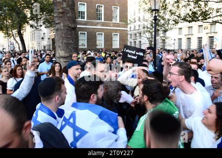 "Sto con Israele” - una veglia si è tenuta a Whitehall a Londra il 9 ottobre 2023, per coloro che sono stati uccisi in Israele. Foto Stock