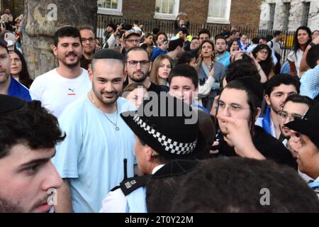 "Sto con Israele” - una veglia si è tenuta a Whitehall a Londra il 9 ottobre 2023, per coloro che sono stati uccisi in Israele. Foto Stock