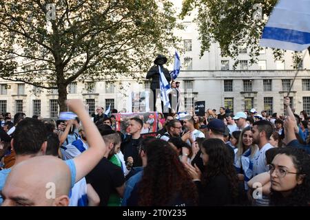 "Sto con Israele” - una veglia si è tenuta a Whitehall a Londra il 9 ottobre 2023, per coloro che sono stati uccisi in Israele. Foto Stock