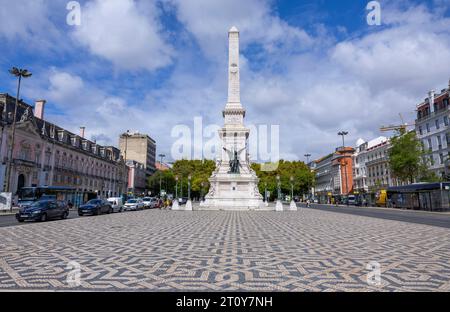 Lisboa, Portogallo - 18.09.2023: Monumento Obelisco ai restauratori in piazza Restauradores nella città di Lisbona. Foto Stock