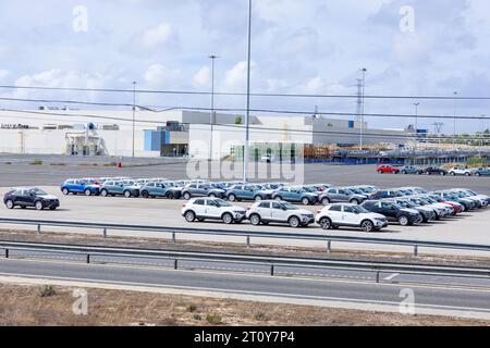 Palmela, Portogallo - 17.09.2023: Fabbrica Volkswagen Autoeuropa con vetture del modello T-Roc parcheggiate a Palmela, Portogallo Foto Stock